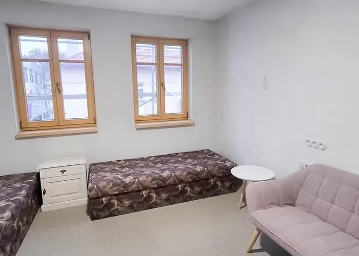 Huganik 招待所 3*